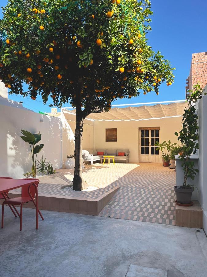 Design & Art, Patio With Orange Tree, Near Seville Carrion de Los Cespedes Kültér fotó
