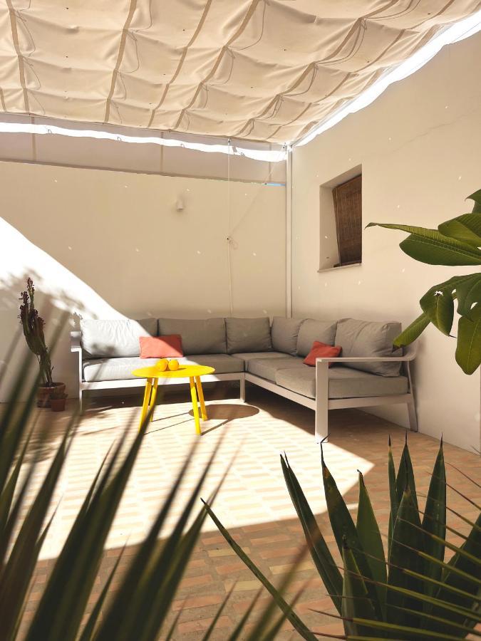 Design & Art, Patio With Orange Tree, Near Seville Carrion de Los Cespedes Kültér fotó