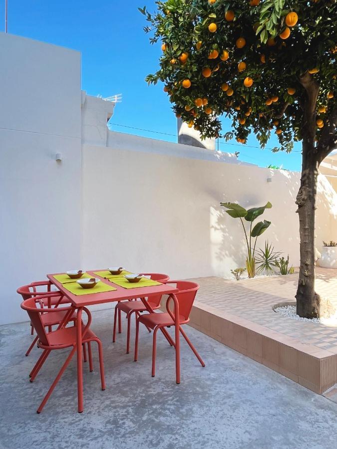Design & Art, Patio With Orange Tree, Near Seville Carrion de Los Cespedes Kültér fotó